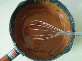 搅打搅拌顺滑放一旁备用。