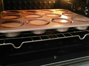 为了防止开裂低温烘烤，用130度约35分钟。