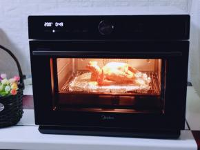 关上炉门，选择石窖烘烤模式，温度200°时间20分钟！点击确定/开始！时间及温度仅供参考#我用的是美的蒸烤箱，型号是s5-l300e#