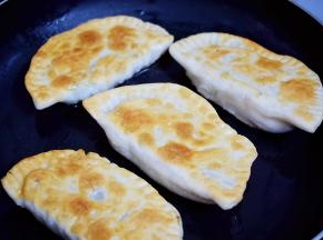 小火慢煎至双面金黄色即可