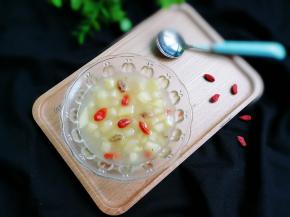 带着桂花的香味酸甜苹果羹吃一碗真的很舒服