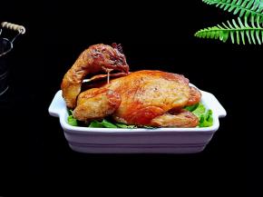 美味总是来的这么及时、小家伙在旁边都等不及了！