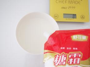 加入糖粉，轻轻拌匀。