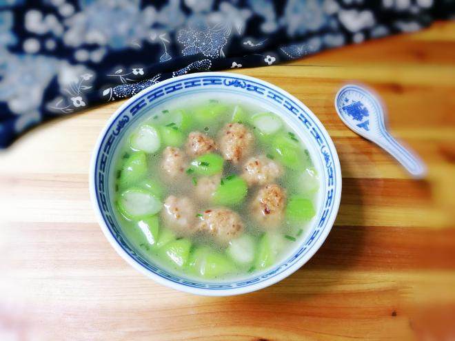 清香丝瓜肉圆汤