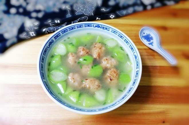 清香丝瓜肉圆汤