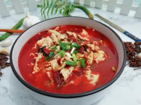 然后把焯熟的肉片倒在大碗中