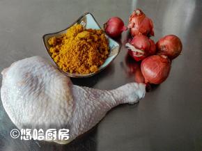 准备一只大鸡腿，4~5个红葱头，红葱头在广东很常见，外观看像洋葱，但是比洋葱小很多，北方很少见到，偶尔见到一次，价格也不便宜，没有红葱头用洋葱代替。