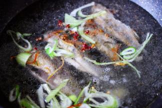 所有的调料混合拌匀后。