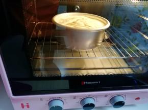 送入预热好的烤箱，上下管150度烤30分钟。