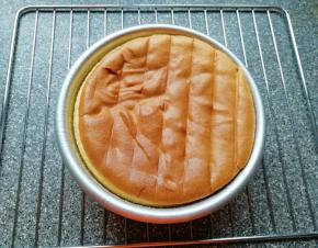 凉透之后反过来脱模。