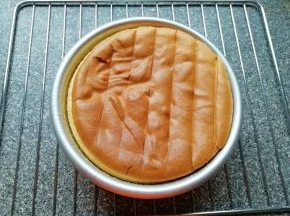 凉透之后反过来脱模。