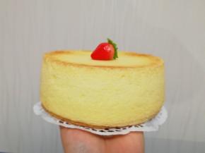 一个6寸小可爱，我和闺女一顿刚好吃完。