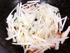 加入节瓜丝翻炒