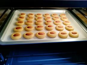 送入预热好的烤箱。