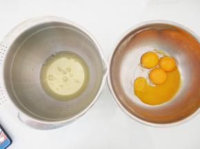 蛋白和蛋黄分离，蛋白放入无水无油的盆子中