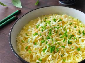 做法简单，味道鲜美，还能补钙的泡面虾皮蛋羹。