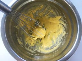 用蛋抽搅拌均匀，无干粉颗粒