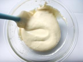 最后再用刮刀将底下的面糊翻拌均匀