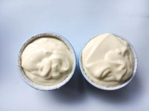 将面糊倒入焗碗内
