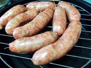 这是烤熟的香肠