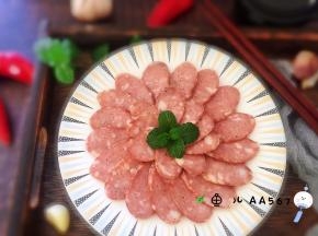 做好的香肠可以直接切片食用，也可以分袋冷冻保存，吃的时候取出蒸一下或者烤一下都可