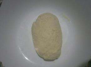 揉成略光滑面团盖保鲜膜松弛30分钟