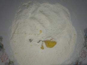 加入玉米油搅拌均匀