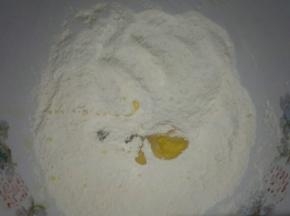 加入玉米油搅拌均匀