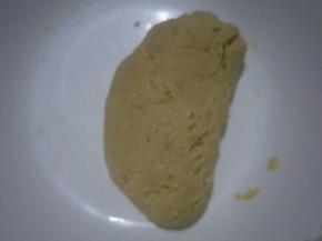 揉成略光滑面团盖保鲜膜松弛30分钟