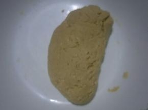 揉成略光滑面团盖保鲜膜松弛30分钟