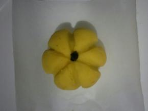 放上蔓越莓干做南瓜柄