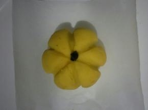 放上蔓越莓干做南瓜柄