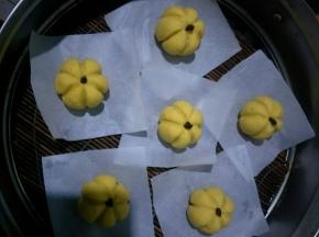 依次做好，放入蒸屉。冷水下锅，开大火，水开后再蒸25分钟左右