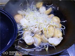 加入少许汤汁。