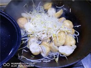 加入少许汤汁。