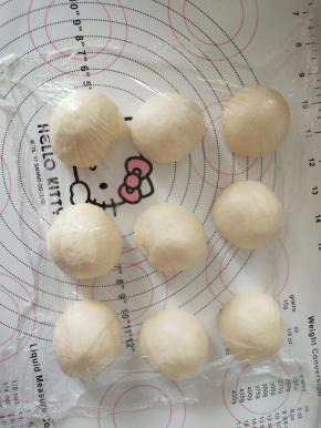 分割成9份，滚圆松弛15分钟。