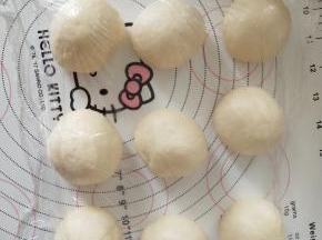 分割成9份，滚圆松弛15分钟。