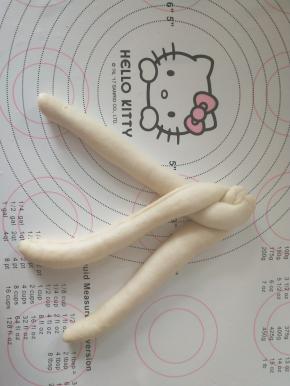 3条编一个辫子。