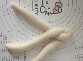 3条编一个辫子。