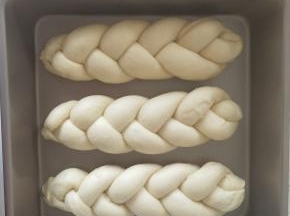 放入模具中发酵。发酵到2倍大。