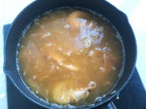 之后加水，盖上盖子加热至翻滚