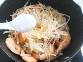 加入一小勺盐