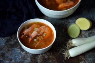 鲜虾配上萝卜，汤汁鲜美，特别好喝