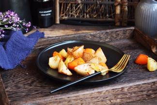 雪梨块混着鸡肉及香料的味道，让你胃口大开。