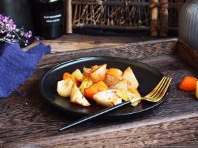 雪梨块混着鸡肉及香料的味道，让你胃口大开。