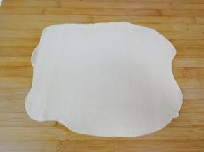 擀开成长方形(我这个长方形不标准)。