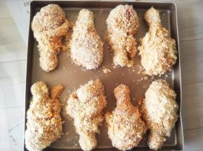 依次摆放在不粘烤盘上