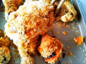 出炉后的避风塘鸡腿香味十足，家里到处都充满了香味。外酥里嫩，悠闲的下午去搭配一杯爽口的绿茶，别提多惬意了。