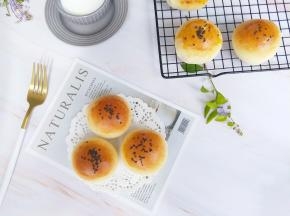 再放入烤箱，上管160度，下管140度烤16分钟左右出炉。