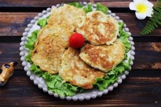 营养丰富的萝卜丝虾皮鸡蛋饼就出锅了，暖心暖胃的吃上一口，鸡蛋的美味，带给家人的却是满满的幸福。